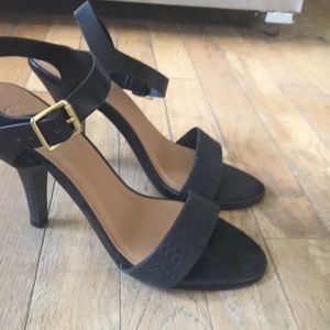 Heart in D Comfy Strap Pumps